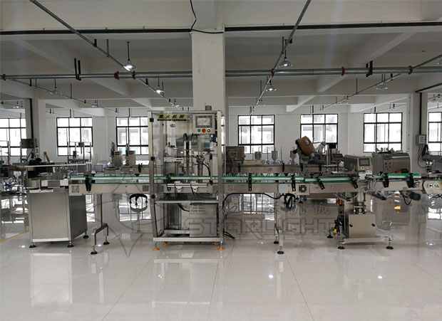 小型辣椒醬灌裝生產(chǎn)線車間展示