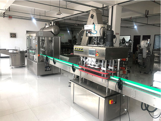全自動粘稠膏體灌裝機設備展示