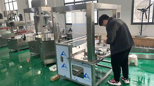 星火定量液體灌裝機(jī)源頭廠家車間設(shè)備展示